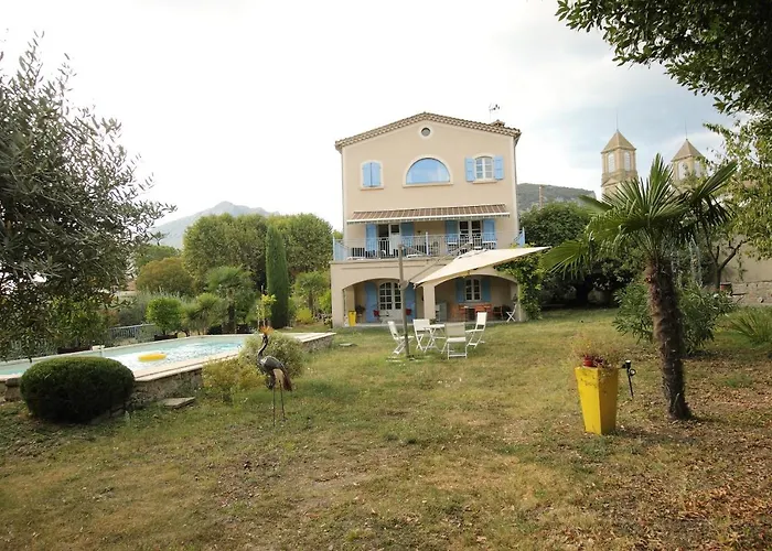 Blanchard Alain Au 8 Bd Du Temple Bed & Breakfast
